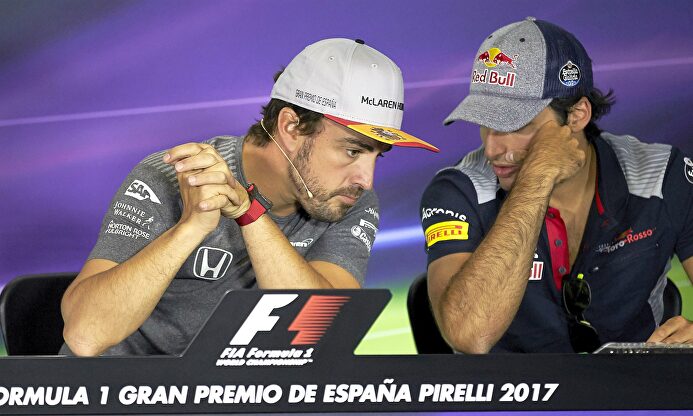 Fernando Alonso con Carlos Saínz. |  EFE
