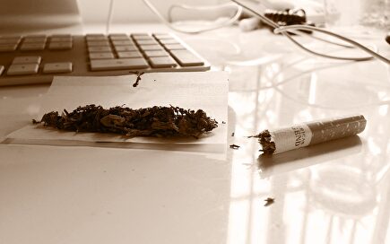 Las pausas para fumar se excluirán del tiempo de jornada laboral |  Pixabay/CC/yurton