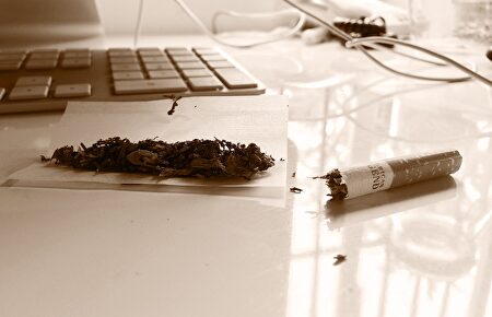 Las pausas para fumar se excluirán del tiempo de jornada laboral |  Pixabay/CC/yurton