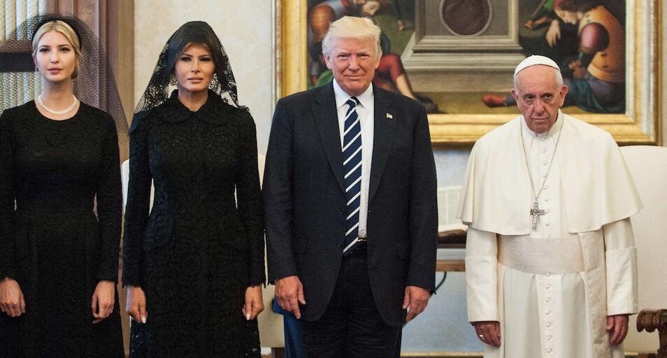 El Papa recibe a Trump con un "encantado de conocerle