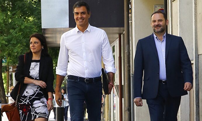 Lastra, Ábalos y Sánchez. | EFE