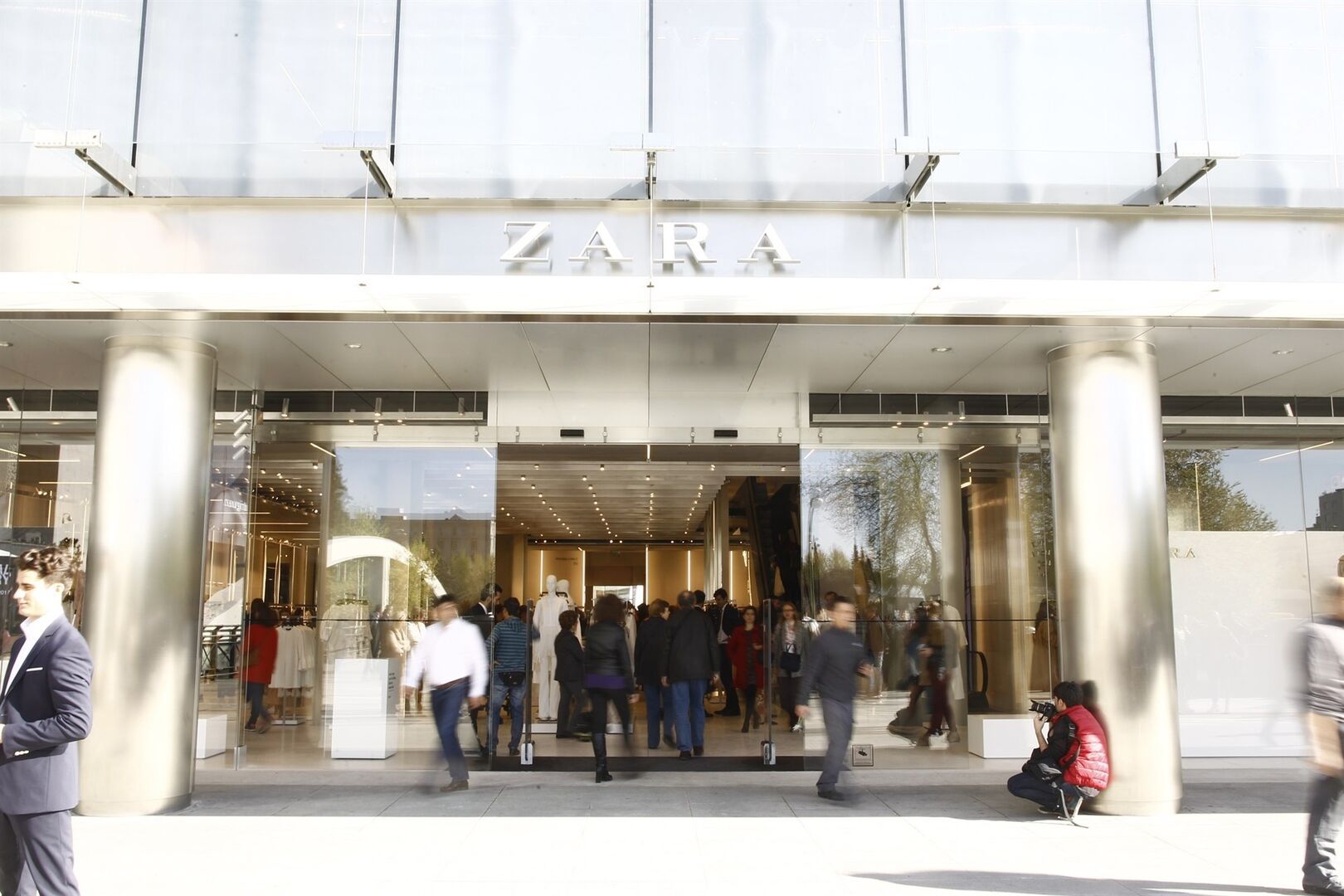 Zara es la triunfadora de las rebajas de verano, con el 40% de las ventas - Libre Mercado