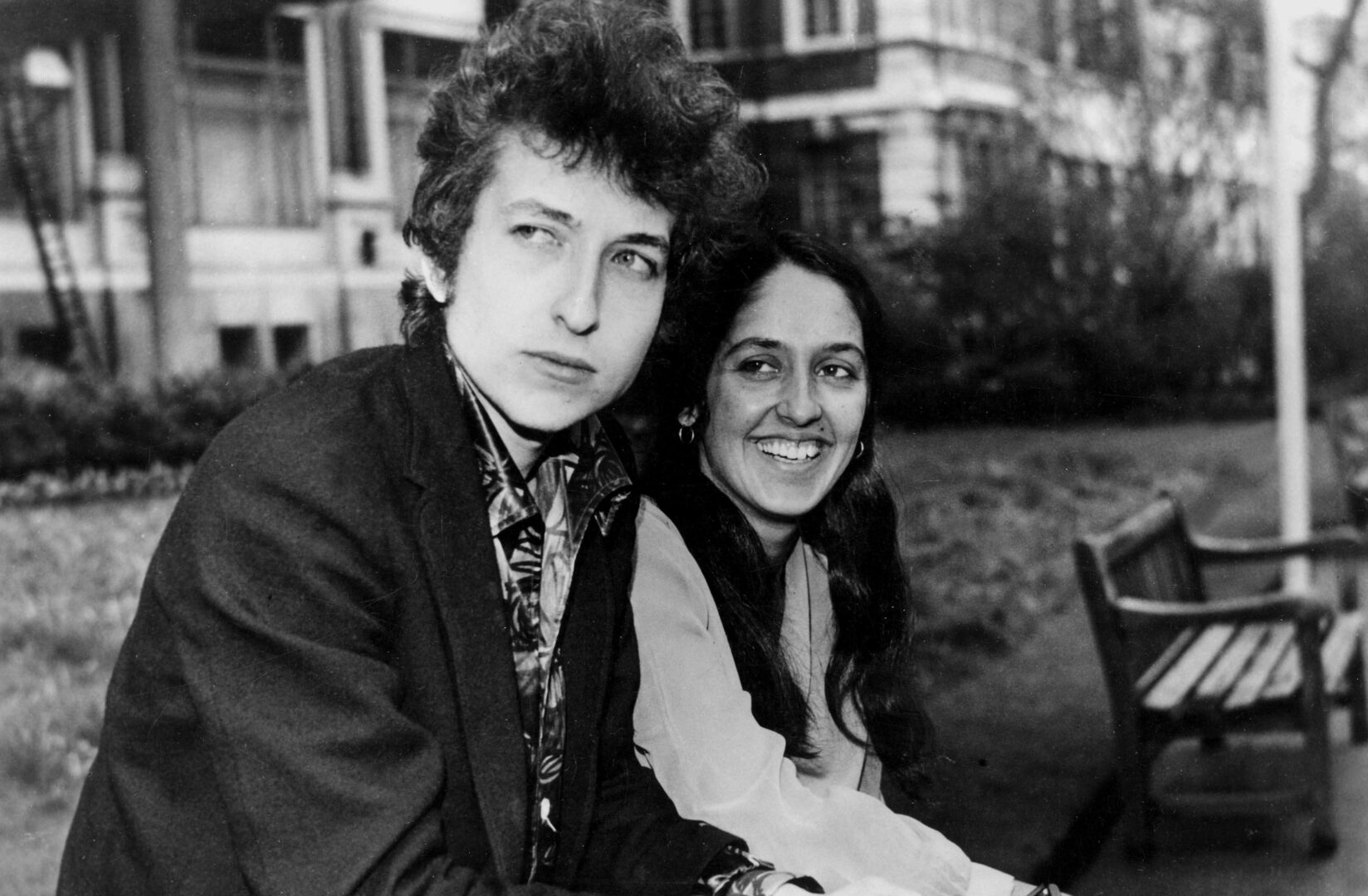 https://s.libertaddigital.com/2017/06/16/1920/1080/fit/bob-dylan-joan-baez.jpg?_ga=2.77335573.1005392585.1634827475-573927379.1618241909