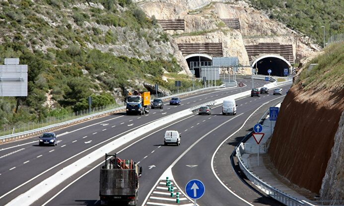 El Gobierno quiere implantar el pago por uso en autovías |  Pixabay/CC/javipolinario