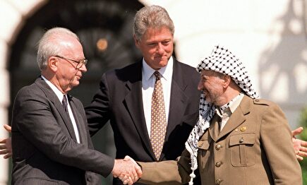 Isaac Rabin, con Bill Clinton y Yaser Arafat en la Casa Blanca. | Israel Defence Forces/CC