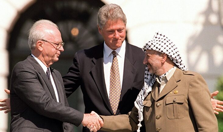 Isaac Rabin, con Bill Clinton y Yaser Arafat en la Casa Blanca. | Israel Defence Forces/CC