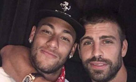 Piqué y Neymar en el famoso "se queda". |  EFE