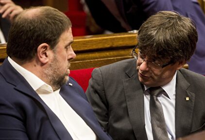 Carles Puigdemont y Oriol Junqueras en el Parlamento en una imagen de archivo |  EFE