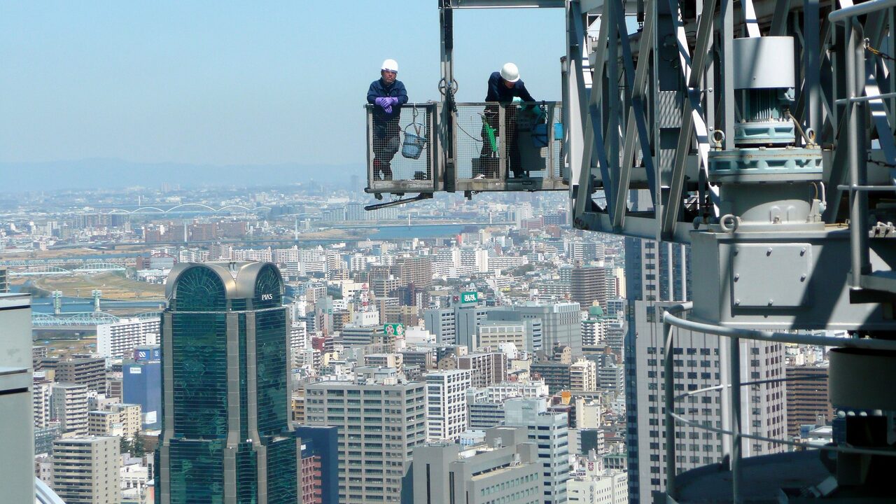 El empleo indefinido acumula diez meses a la baja y cuatro en números rojos