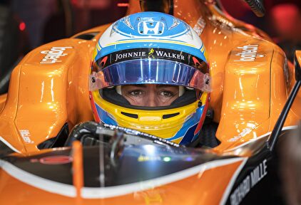 Fernando Alonso, en el monoplaza McLaren. |  EFE/Archivo