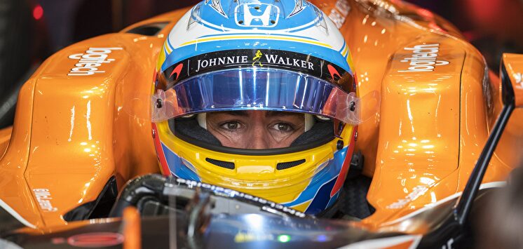 Fernando Alonso, en el monoplaza McLaren. |  EFE/Archivo
