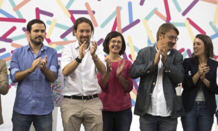 Podemos e IU en una asamblea en Zaragoza |  EFE