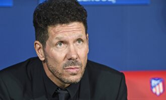 Diego Pablo Simeone en el banquillo del Metropolitano. |  Cordon Press