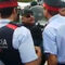 Los Mossos colaborando con el referéndum ilegalSe han visto imágenes durante el día en los que la Guardia Civil ha identificado a los Mossos que colaboran o no han tratado de evitar el referéndum ilegal del 1-0. 