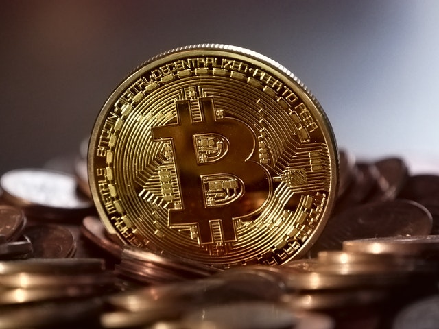 bitcoin supportato da oro)