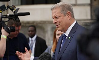 Al Gore habla con los periodistas. |  Cordon Press