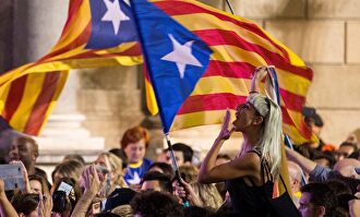 Manifestantes independentistas en Barcelona |  EFE