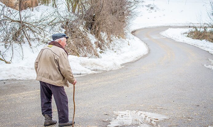 Destapan fraude por el cobro de pensiones de fallecidos |  Pixabay/CC/besnopile