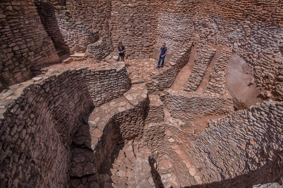 La Motilla del Azuer: ni se lo imaginan - Artículos de viaje Un yacimiento arqueológico tan espectacular como poco conocido nos espera en las cercanías de Daimiel, en Ciudad Real.