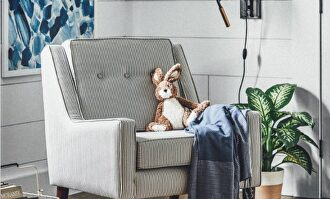 Una empresa ofrece alquilar por meses sillones y sofás