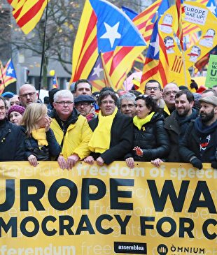 Políticos separatistas catalanes manifestándose en Bruselas |  EFE