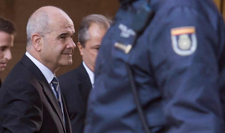 Chaves asistiendo al juicio de los ERE | EFE