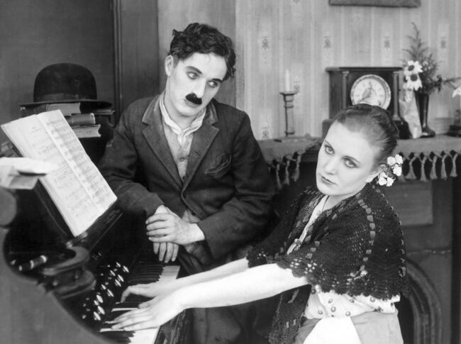 Charles Chaplin siempre las prefirió muy jovencitas Edna-purviance-chaplin_1