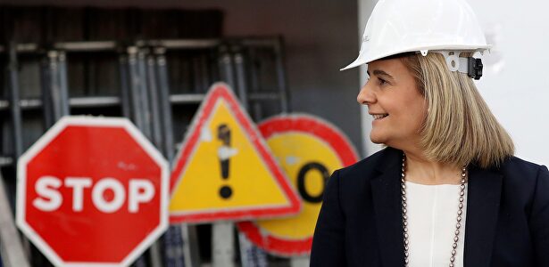 Fátima Báñez, en una imagen de archivo, durante su etapa como ministra de Empleo. | EFE