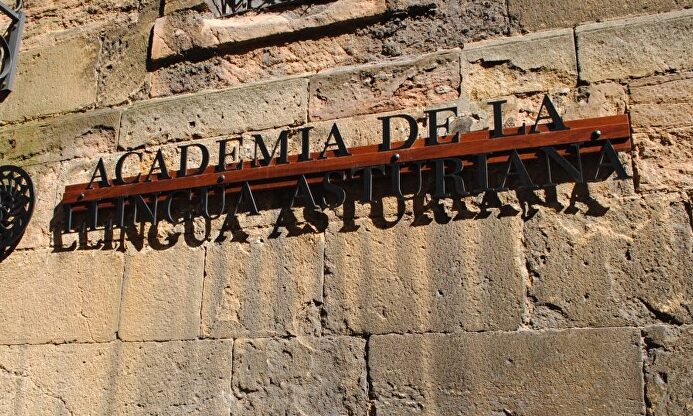 La izquierda asturiana continúa su hoja de ruta para imponer el bable