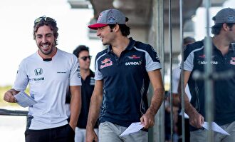 Fernando Alonso y Carlos Sainz, ambos forman parte ya de la historia de Ferrari. | EFE