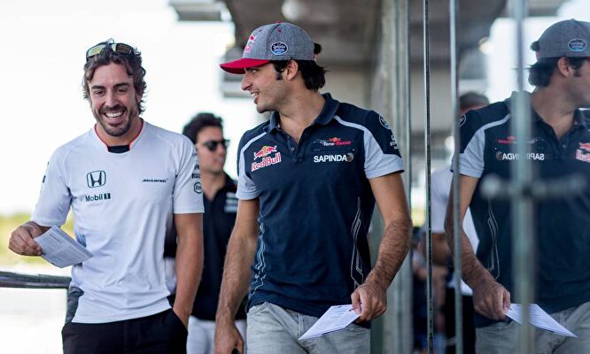 Fernando Alonso y Carlos Sainz, ambos forman parte ya de la historia de Ferrari. | EFE