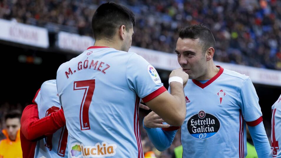 Maxi Gómez y Aspas celebrando un gol (Foto: EFE).