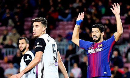 Paulista lleva varias temporada siendo jerarca en la zaga del Valencia. |  EFE