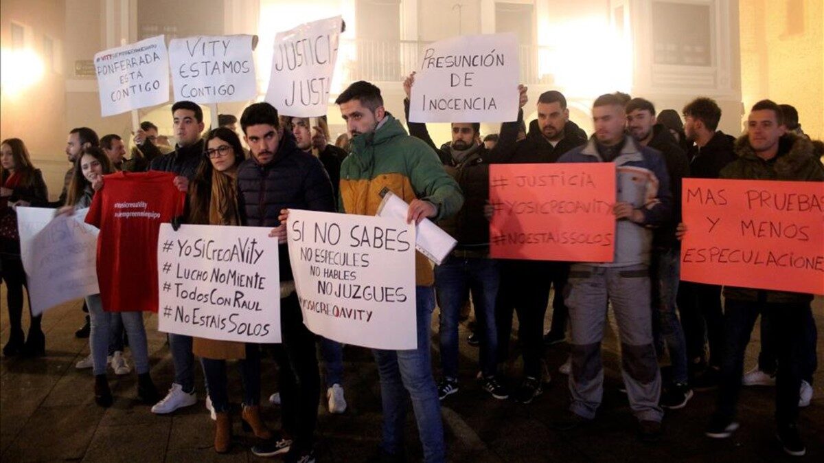 Manifestación a favor de los exjugadores de la Arandina (2018) |  EFE