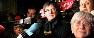 Puigdemont pide más dinero para pagar a sus abogados Carles-puigdemont-060218