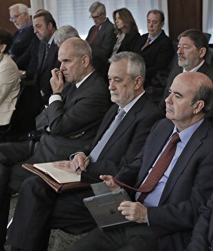 Magdalena Álvarez, Manuel Chaves, José Antonio Griñán y Gaspar Zarría, en el banquillo de los ERE |  EFE