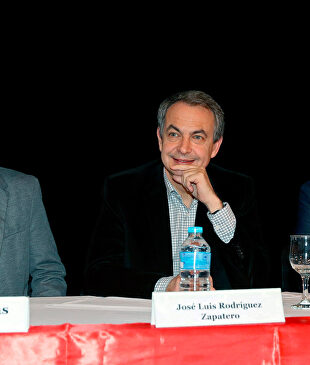 Iglesias, Zapatero e Iglesias en un acto de apoyo a Evo Morales. | EFE