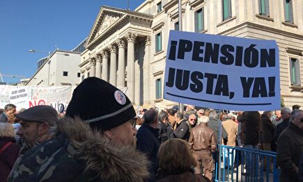 Manifestación de pensionistas ante el Congreso de los Diputados. |  Sara Becerro