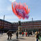 La Plaza Mayor de Madrid acoge por su 400 cumpleaños las ondas sísmicas del terremoto de Japón de 2011 en una malla aérea.