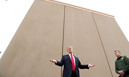 Donald Trump cuando anunció la construcción del muro con México |  Cordon Press