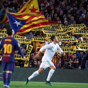 El Camp Nou en pleno apoyo al independentismo. |  EFE