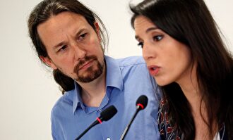 Pablo Iglesias e Irene Montero durante su comparecencia. | EFE