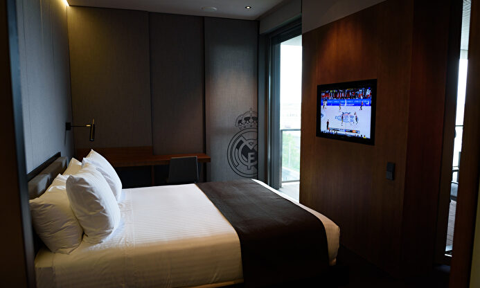 El interior de una habitación tipo de las que utilizan los jugadores del Real Madrid. | David Alonso Rincón/Archivo