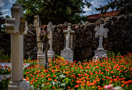 Almeida asegura que "no se puede seguir enterrando en estas condiciones"