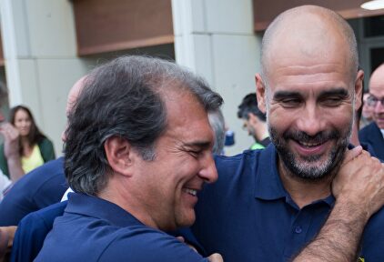 Joan Laporta, junto a Pep Guardiola. | EFE/Archivo