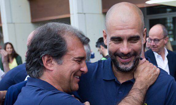 Joan Laporta, junto a Pep Guardiola. | EFE/Archivo