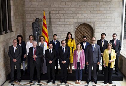Quim Torra posa con todos sus consejeros | EFE
