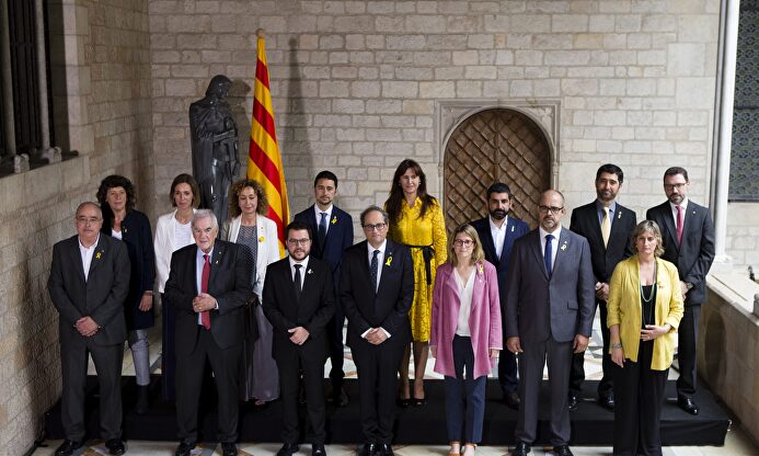 Quim Torra posa con todos sus consejeros | EFE