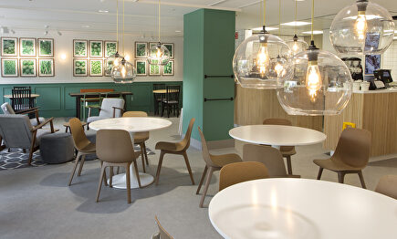 Imagen de archivo del área de restauración de una tienda Ikea.