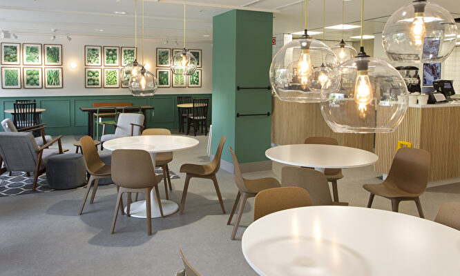 Imagen de archivo del área de restauración de una tienda Ikea.